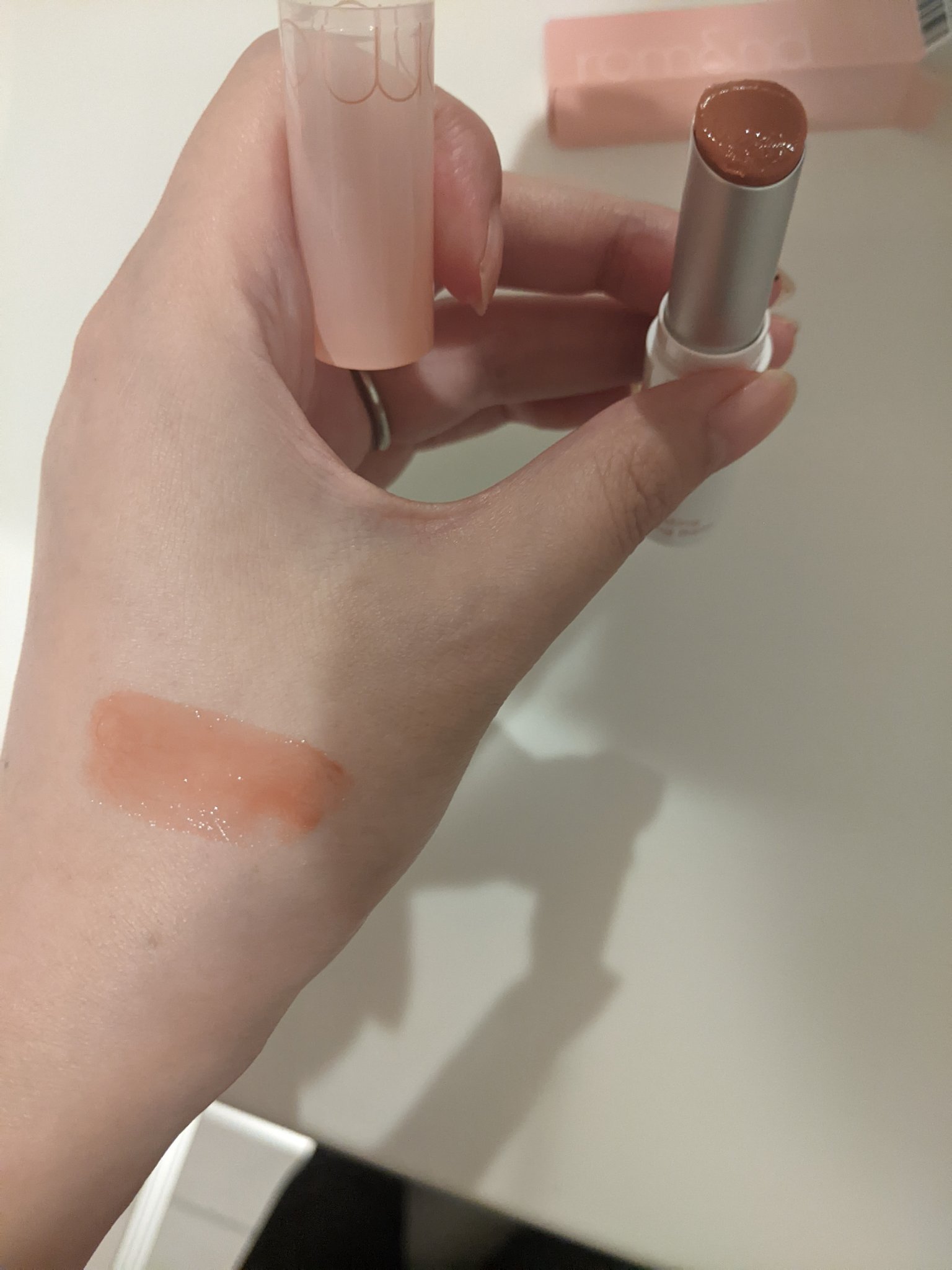 グラスティングメルティングバーム 01 ココヌード(Coco Nude)/rom&nd/リップバームを使ったクチコミ（3枚目）