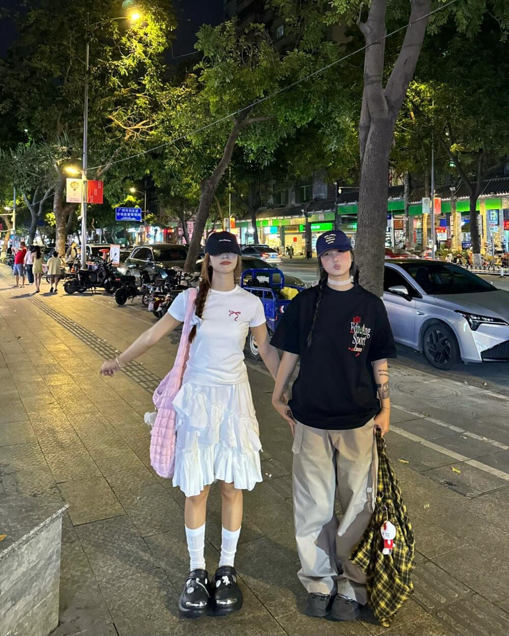 ひとみ on LIPS 「親友と会いました!#コーデ#韓国ファッション#韓国雑貨#韓国コ..」(3枚目)