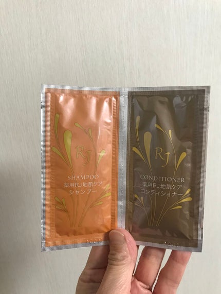 薬用RJ地肌ケアエッセンス/アピセラピーコスメティクス/頭皮ローションを使ったクチコミ(10枚目)