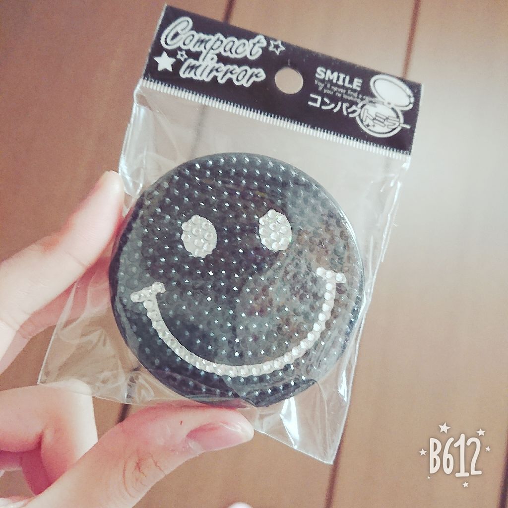 キラキラコンパクトミラー/セリア/その他化粧小物を使ったクチコミ（1枚目）