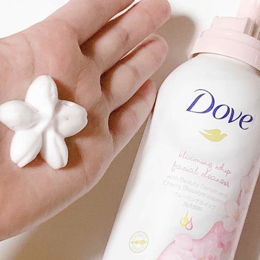 ダヴ ダヴ ブルーミングホイップ 泡洗顔料のクチコミ「Dove ブルーミングホイップ

とにかく可愛い🥰
桜の形の泡が出てきます🌸

泡で出てくるの.....」（3枚目）