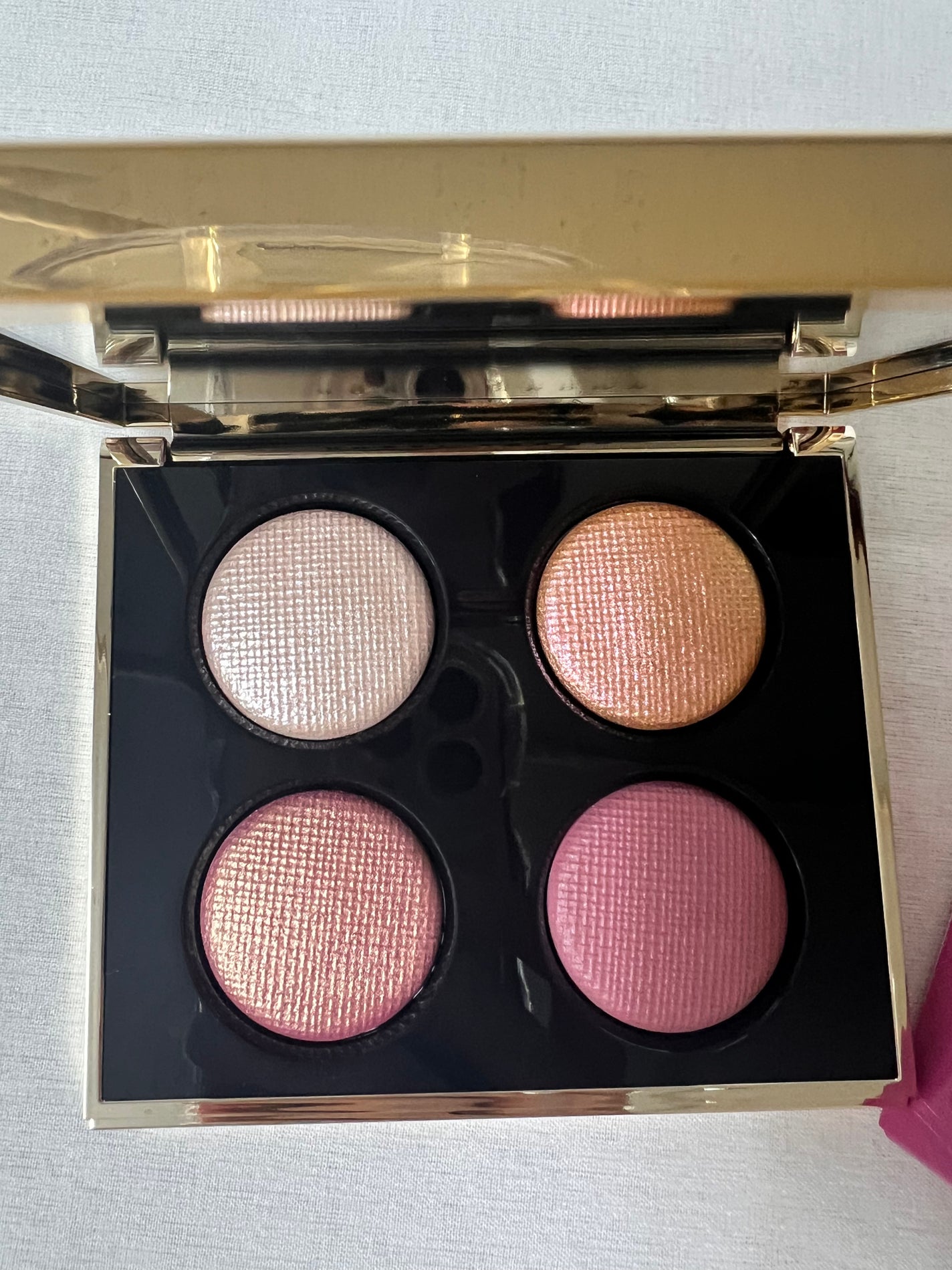 リュクス アイシャドウ クォード グロウ ウィズ ラブ コレクション/BOBBI BROWN/アイシャドウパレットを使ったクチコミ(2枚目)