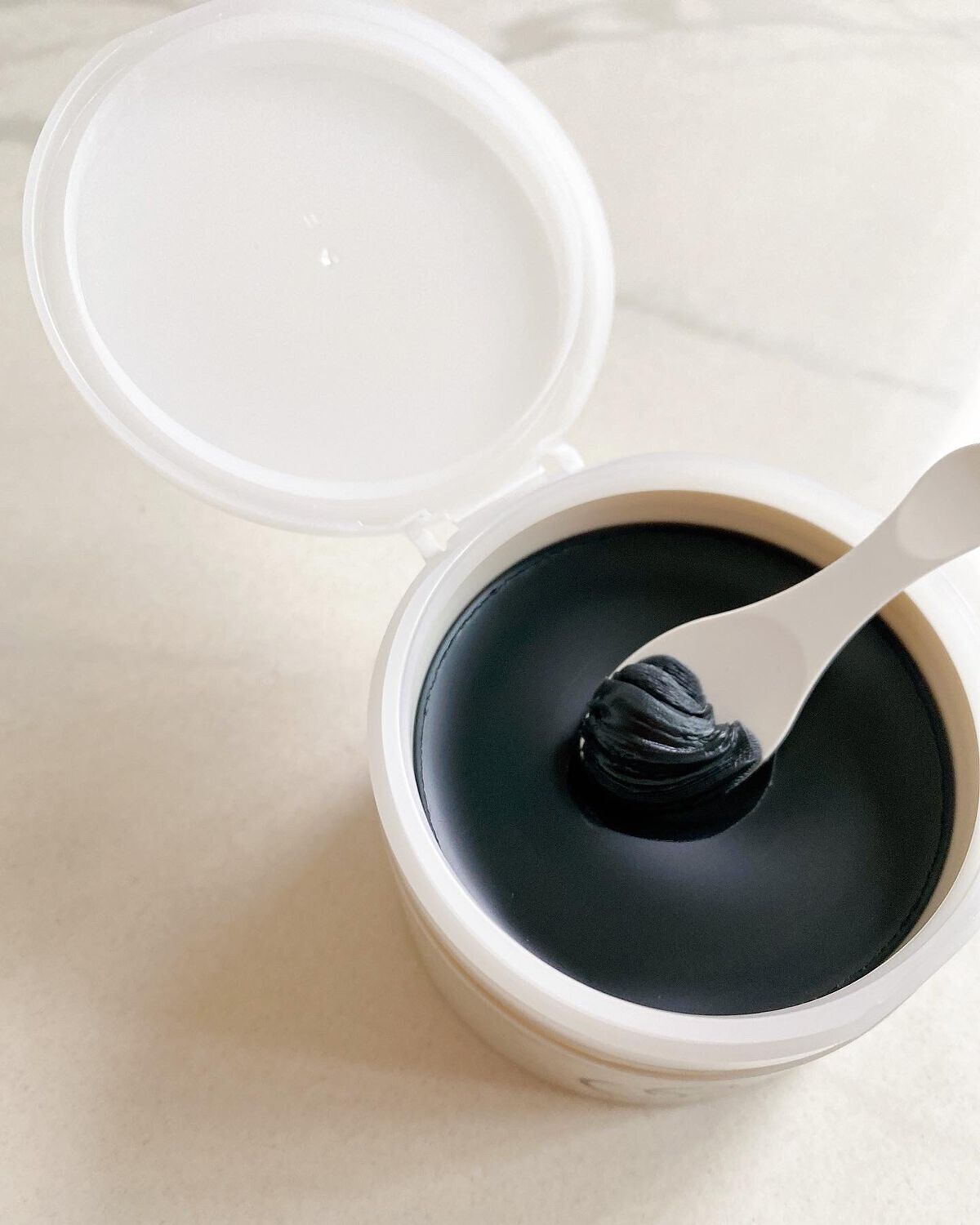 yukari☺︎︎フォロバします♡ on LIPS 「炭のパワーで毛穴すっきり🖤..@ozio_official#ビ..」(2枚目)