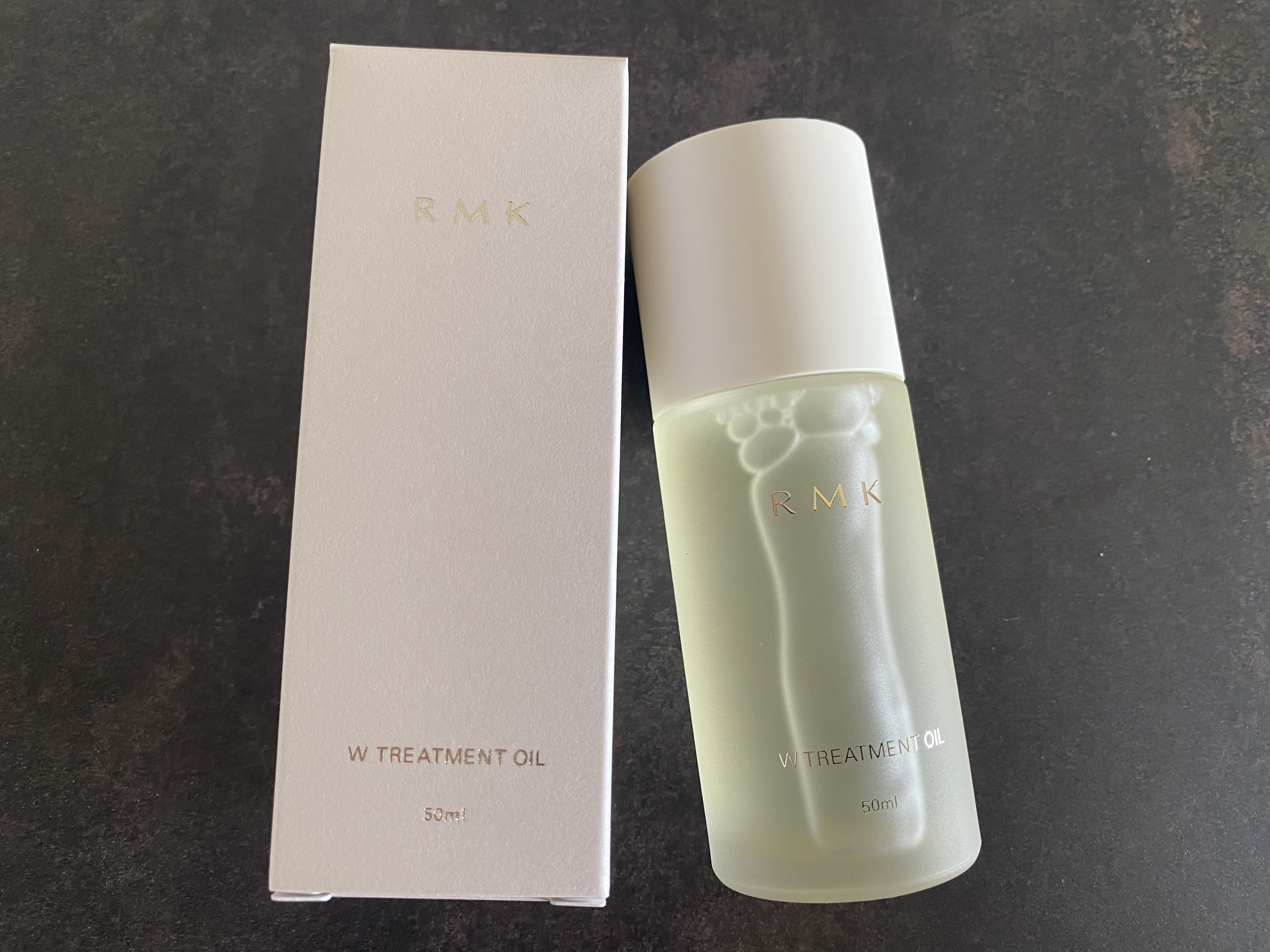 季節の変わり目にはスキンケアの見直しを🩵

導入化粧品にオイルってよく聞くけど、実際使ったことなくて、、乾燥肌族だから気になってたけどオイルでカバーされるんじゃないかと思ってて、、
そんなときにこちらと出会いました🤤💛

〜肌をやわら