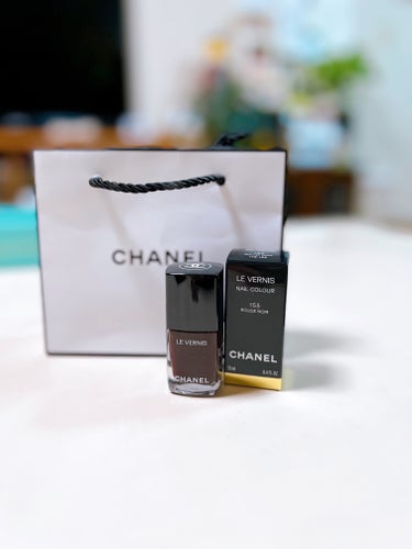 CHANEL ヴェルニ ルージュ ヌワールのクチコミ「やっぱりこの色♡

✼••┈┈••✼••┈┈••✼••┈┈••✼••┈┈••✼

CHANEL.....」（1枚目）