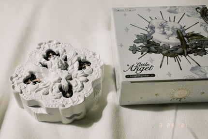 リトルエンジェル ハイライター アリア(詠唱調)/FlowerKnows/パウダーハイライトを使ったクチコミ(3枚目)