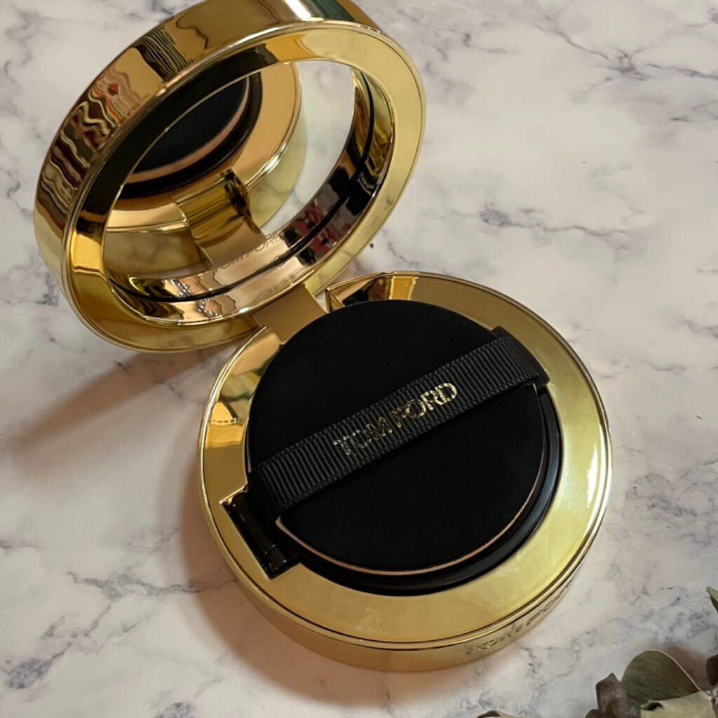 シェイド アンド イルミネイト ファンデーション SPF45 ソフト ラディアンス クッション コンパクト 2.0 バフ/TOM FORD BEAUTY/リキッドファンデーションを使ったクチコミ（2枚目）
