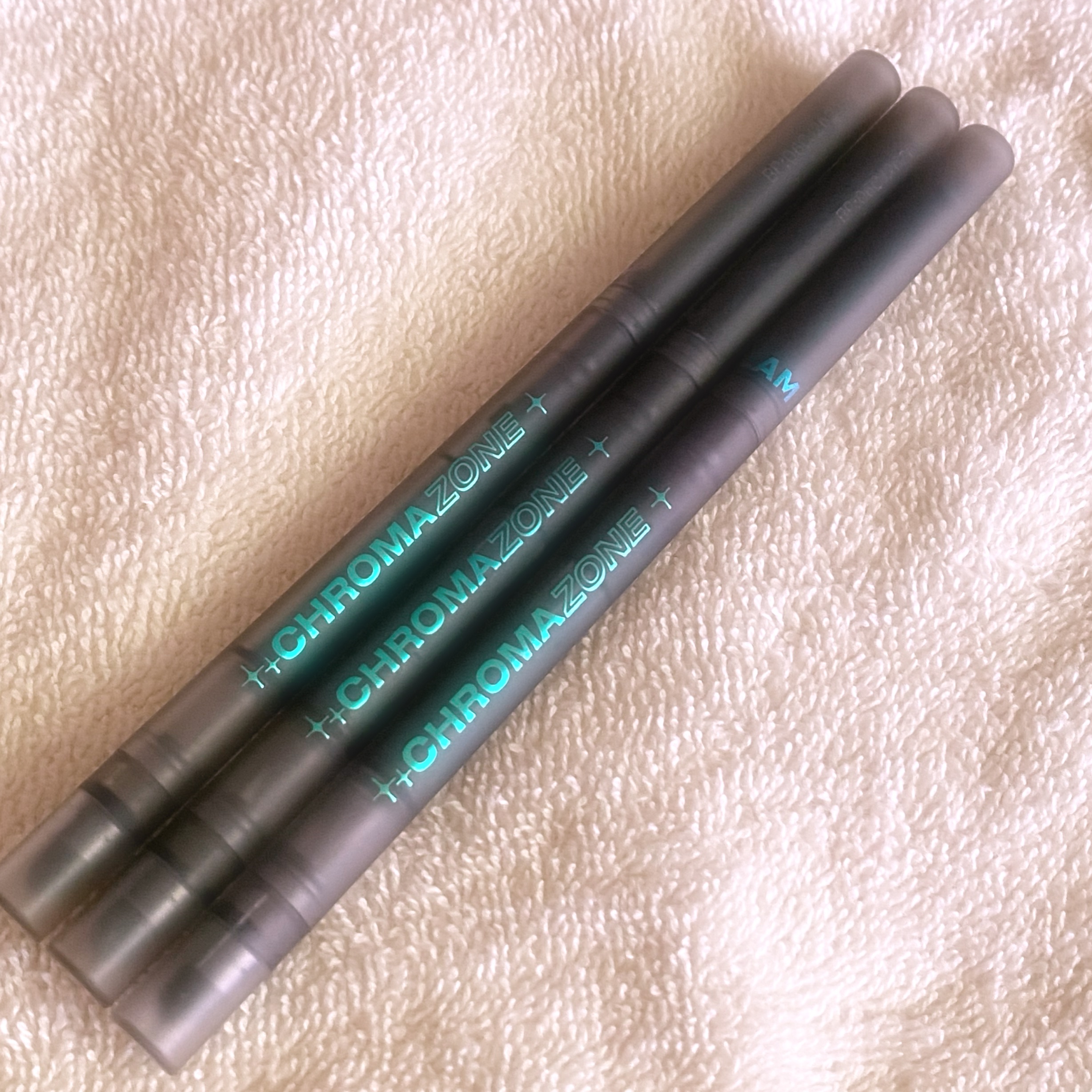 SHEGLAM Chroma Zone マルチクローム ジェル ライナー - Vertigoのクチコミ「今回は次回紹介すると言った、クロマゾーンシリーズのジェルライナーを紹介します。全3色となってお.....」（1枚目）