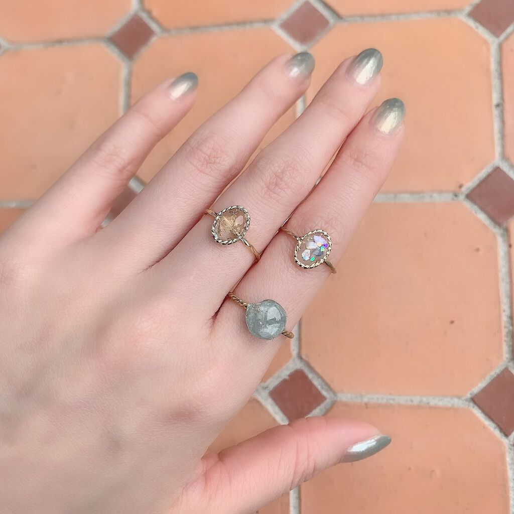 家にある大量のネイル

何か使い道がないかと考えて
アクセサリーにしてみた

ネイルと合わせたデザインにしたらとっても可愛い！

買ったけどあまり使わないカラーとか
パーツとか

沢山あるから好みのアクセサリーがプチプラで簡単にできる


