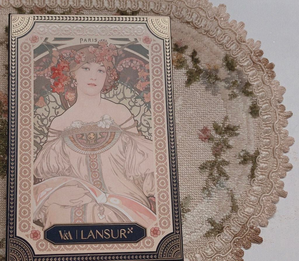 LANSUR × V&A博物館 - アルフォンス・ミュシャ Mucha Fantasy Girl Eye & Cheek Palette/LANSUR/アイシャドウパレットを使ったクチコミ(2枚目)