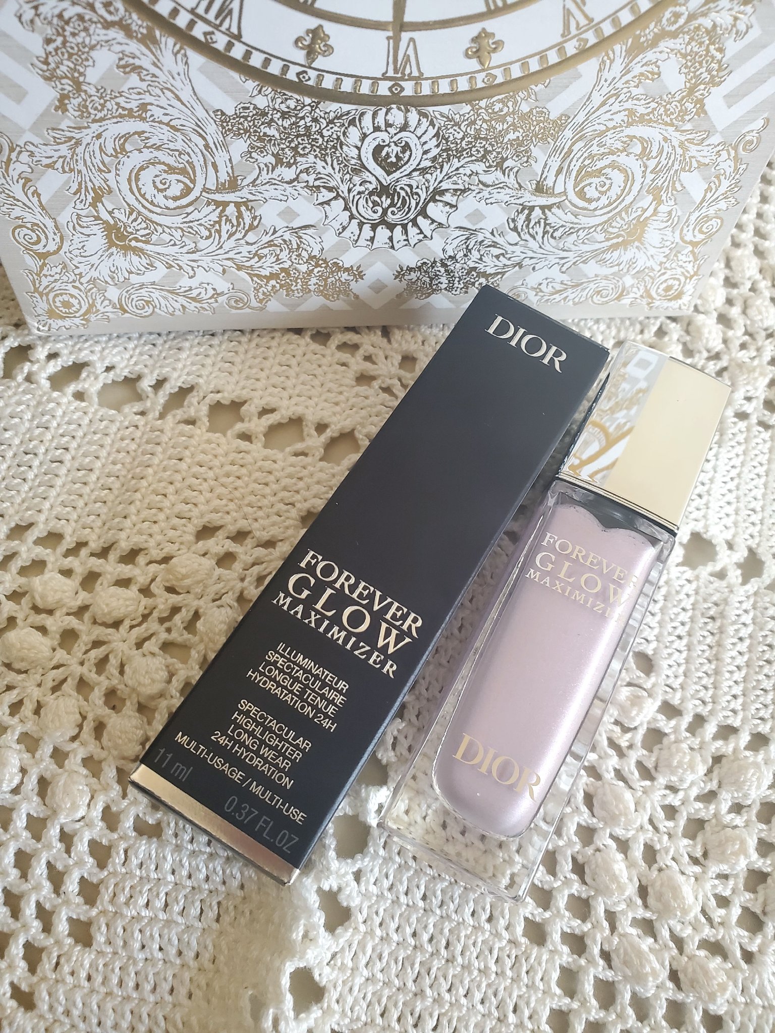 Dior
ディオールスキン フォーエヴァー グロウ マキシマイザー
10 ライラック

今年初買いコスメ。
店舗で見て可愛かったので購入。
うっすらピンク味のあるライラックでラメが入ってて可愛い。

これはアイシャドウにしても可愛い。
ラメ