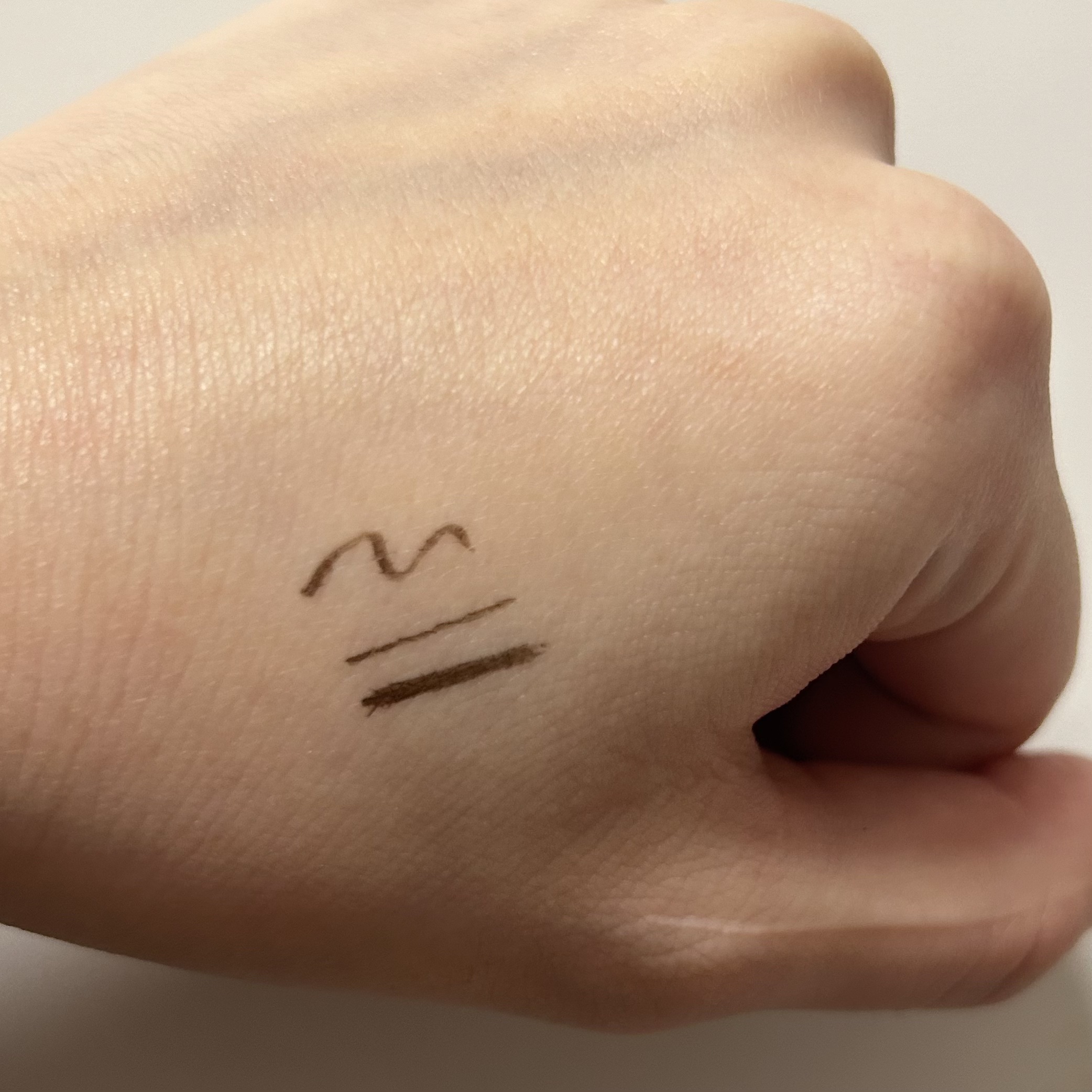 「密着アイライナー」ショート筆リキッド ブラックブラウン/デジャヴュ/リキッドアイライナーを使ったクチコミ（2枚目）