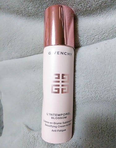 去年ぐらいから、デパコスを試そうとちょいちょい買ってるのですが、『GIVENCHY ランタンポレル ブロッサム クリーム ミスト』が良かったので、レビューしていきたいと思います。

こちらは、吉田朱里ち