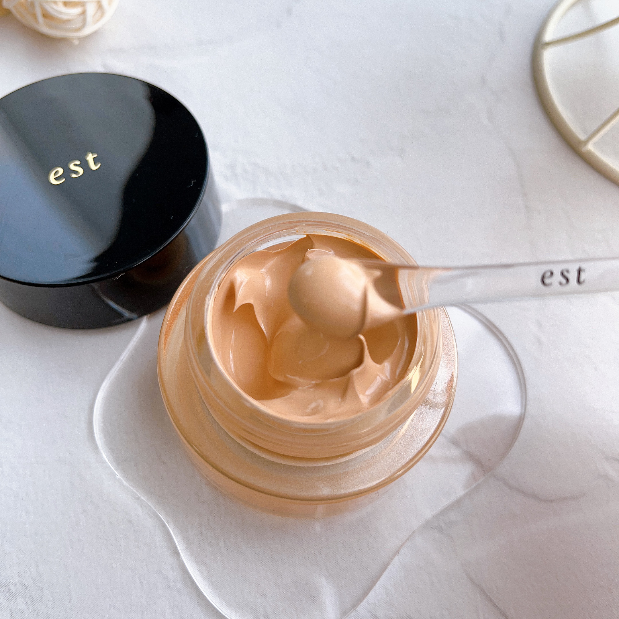 エスト フローレス コンシーリング クリームファンデーション OC202 オークル/est/クリーム・エマルジョンファンデーションを使ったクチコミ（3枚目）