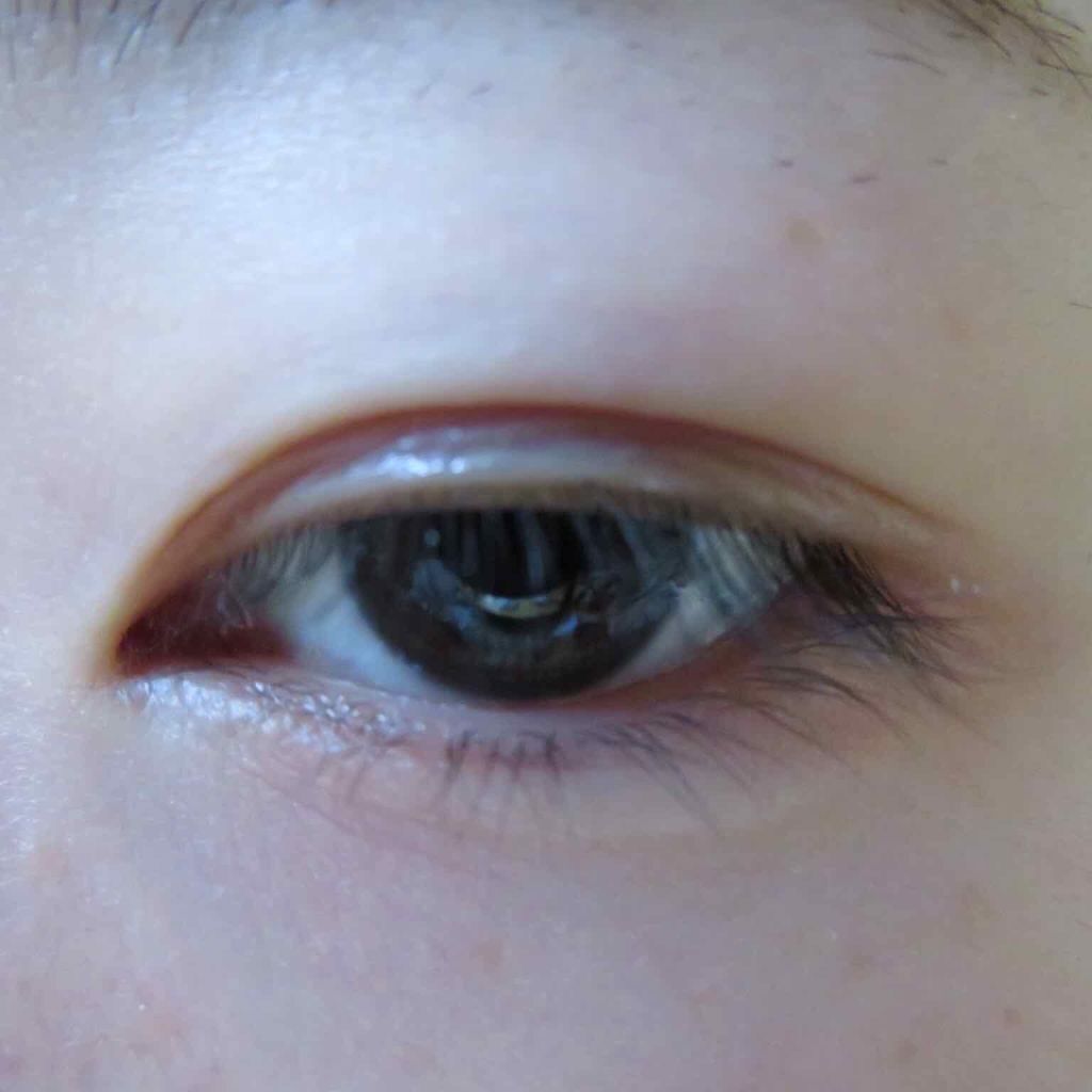 ラクオリ リキッドフィルムのクチコミ「理想の二重瞼に😭〈ラクオリ〉リキッドフィルム

非接着式なので二重をつくっているとバレません！.....」（3枚目）