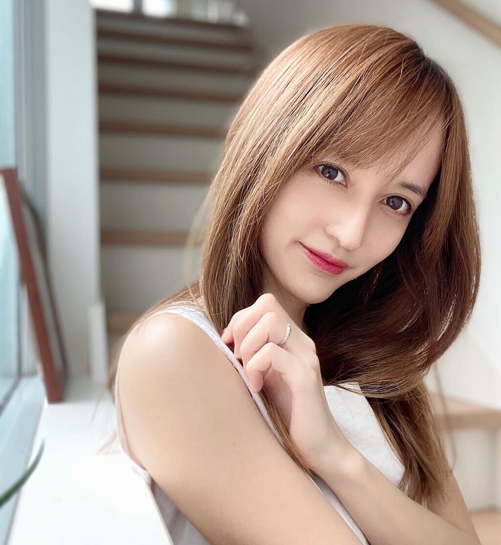 よく使っている
エバーカラーワンデーの新色
くぎづけの心！

淡いカラーでナチュラルにぷるんと盛れる。

着色小さめで清楚系メイクにぴったり！

淡い洋服に似合いそうなメイクが出来る。

□DIA：14.5mm
□BC：8.7mm
□着色直