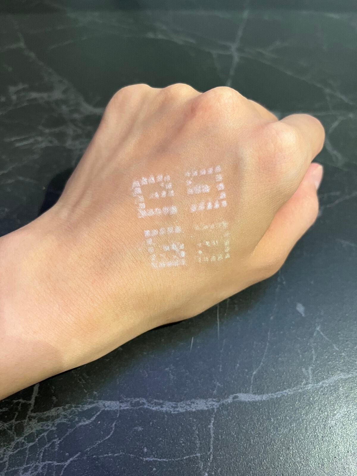 プリズム・リーブル/GIVENCHY/ルースパウダーを使ったクチコミ(3枚目)