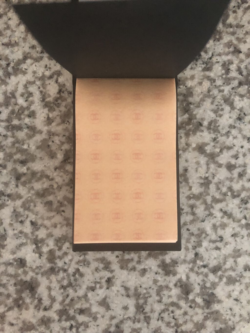 オイル コントロール ティッシュ/CHANEL/あぶらとり紙を使ったクチコミ（3枚目）