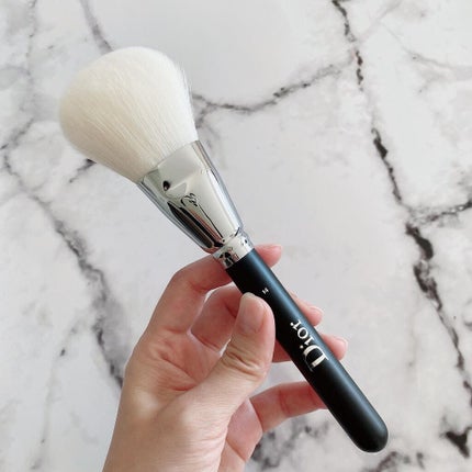 ディオール バックステージ パウダー ファンデーション ブラシ/Dior/メイクブラシを使ったクチコミ(4枚目)