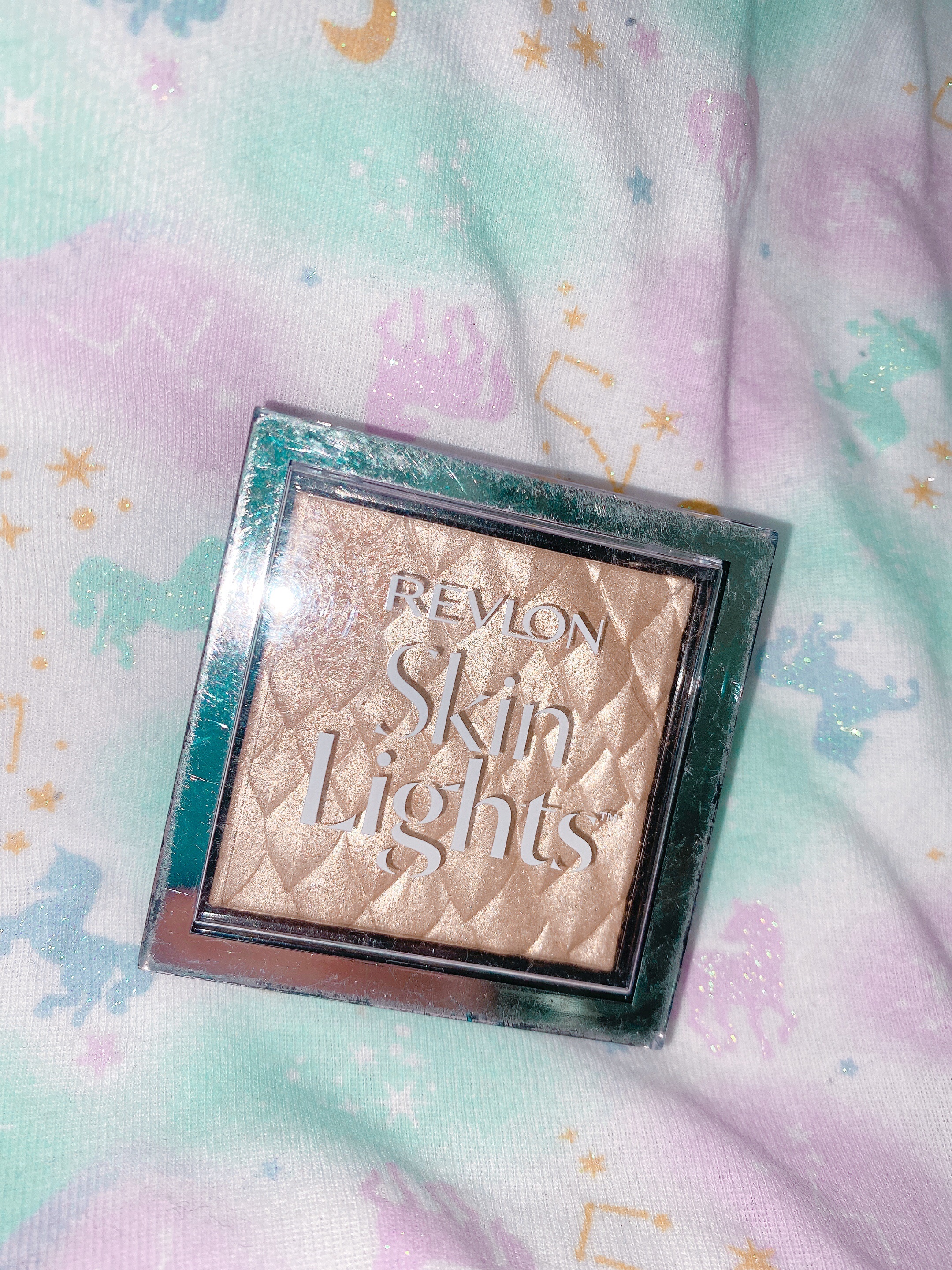 スキンライト プリズマティック ハイライター/REVLON/プレストパウダーを使ったクチコミ（1枚目）