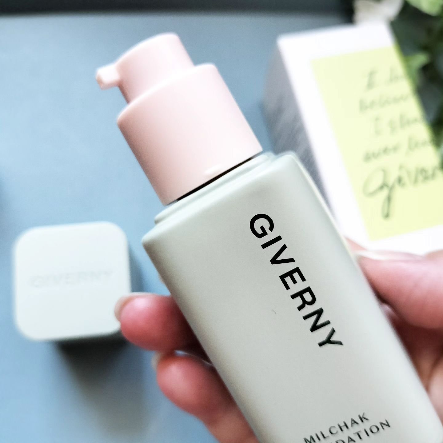 ジヴェルニー 密着カバーファンデーション 22NW ナチュラルベージュ/GIVERNY/リキッドファンデーションを使ったクチコミ（2枚目）