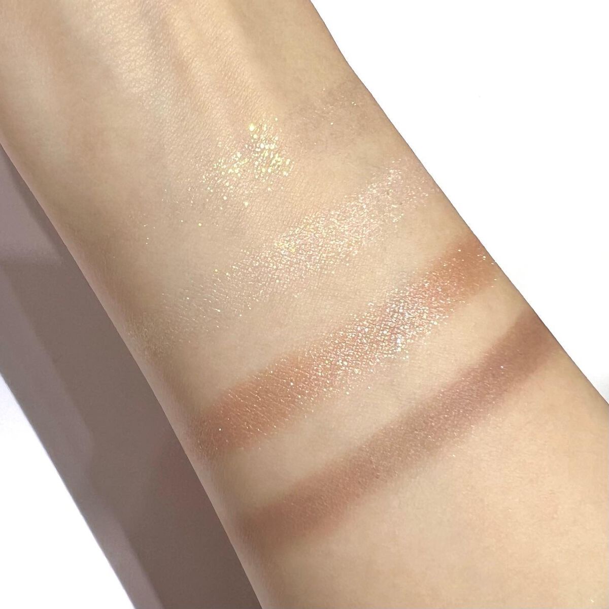 レブロン ダズル アイシャドウ クアッド/REVLON/アイシャドウパレットを使ったクチコミ（3枚目）