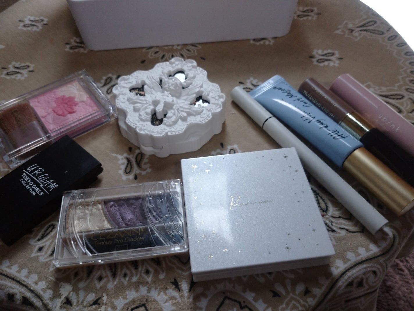 トーンアップアイシャドウ/CEZANNE/アイシャドウパレットを使ったクチコミ(2枚目)