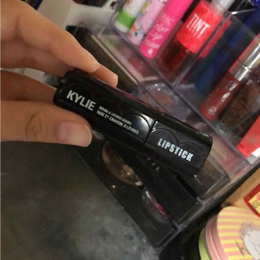 Kylie Cosmetics Kylie LIPSTICK REIGNのクチコミ「これは、いとこからフィリピン旅行に行った時にお土産でもらったKYLIEのリップスティックですっ.....」（1枚目）