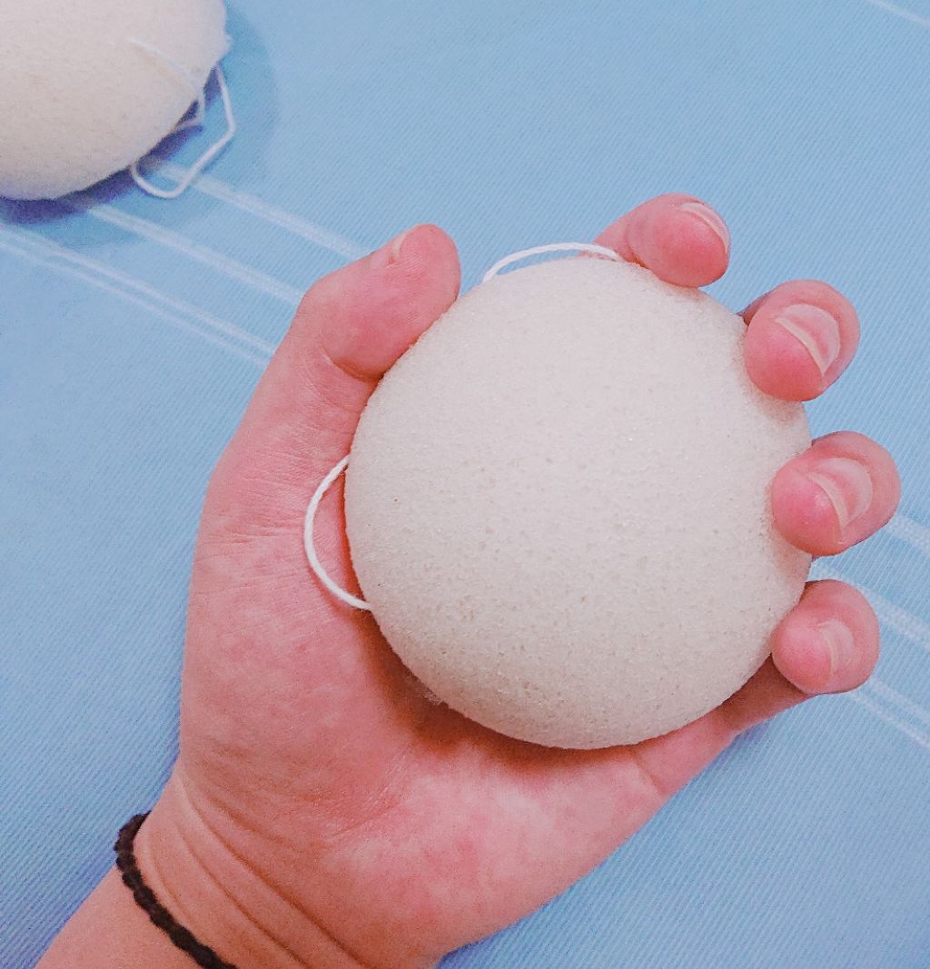 天然こんにゃくパフ/DAISO/その他スキンケアグッズを使ったクチコミ(2枚目)