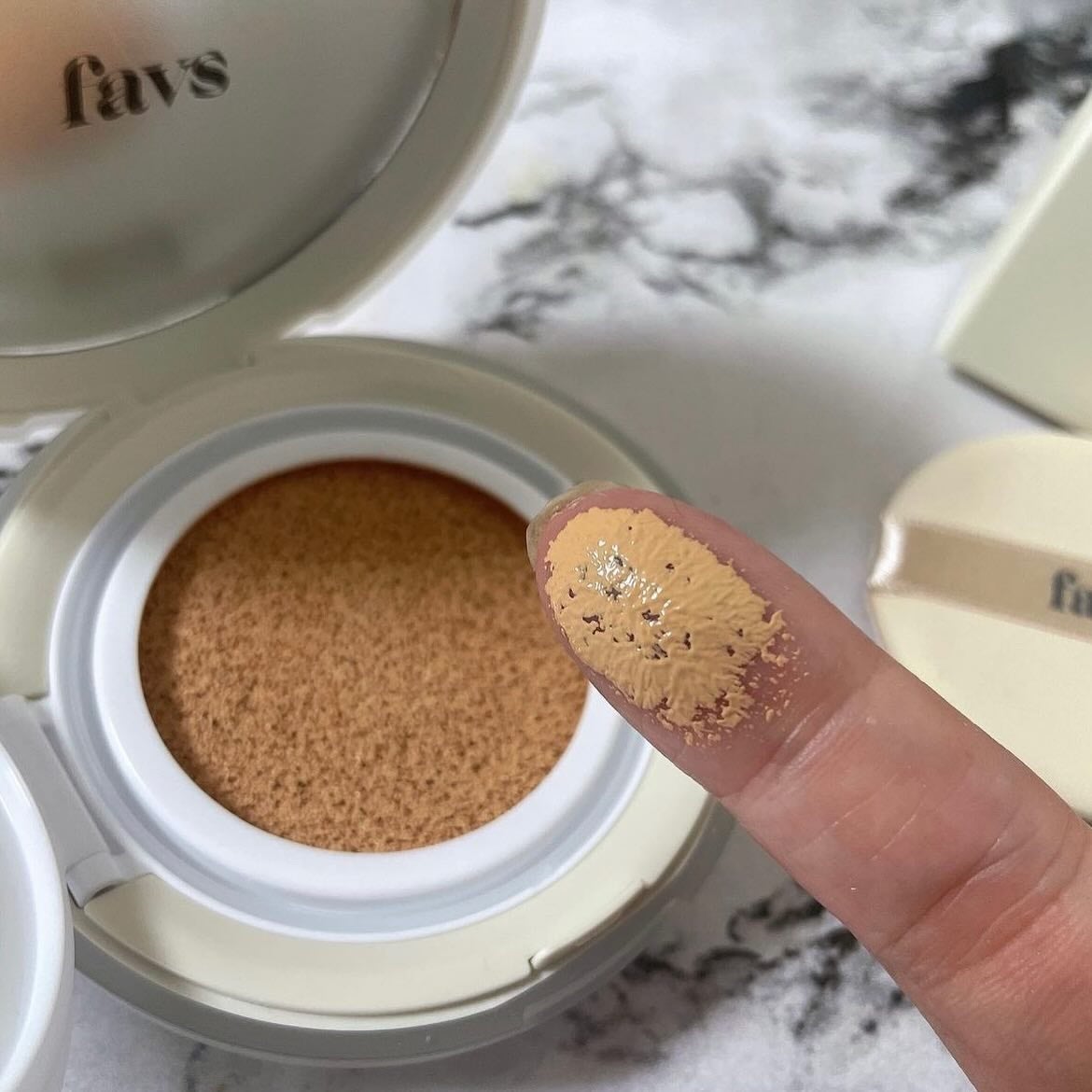 カーミンググロウアップクッションファンデーション/favs/リキッドファンデーションを使ったクチコミ(3枚目)