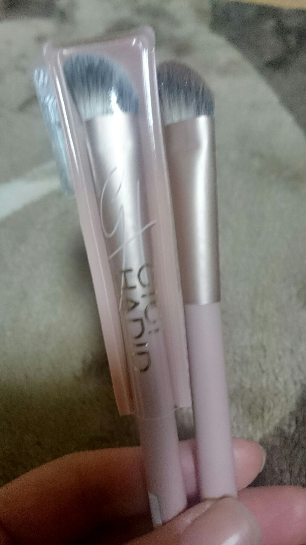 ジジ・ハディット アイシャドウブラシ/MAYBELLINE NEW YORK/メイクブラシを使ったクチコミ(1枚目)