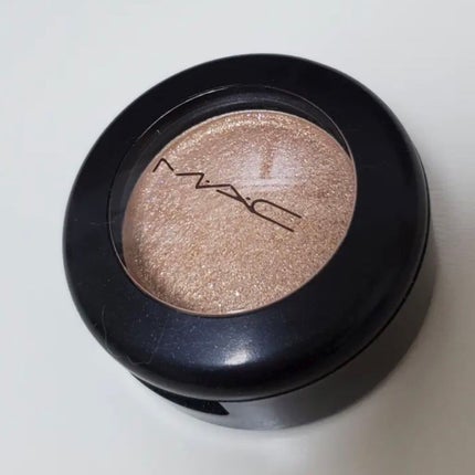 ダズルシャドウ/M・A・C/単色アイシャドウを使ったクチコミ(1枚目)