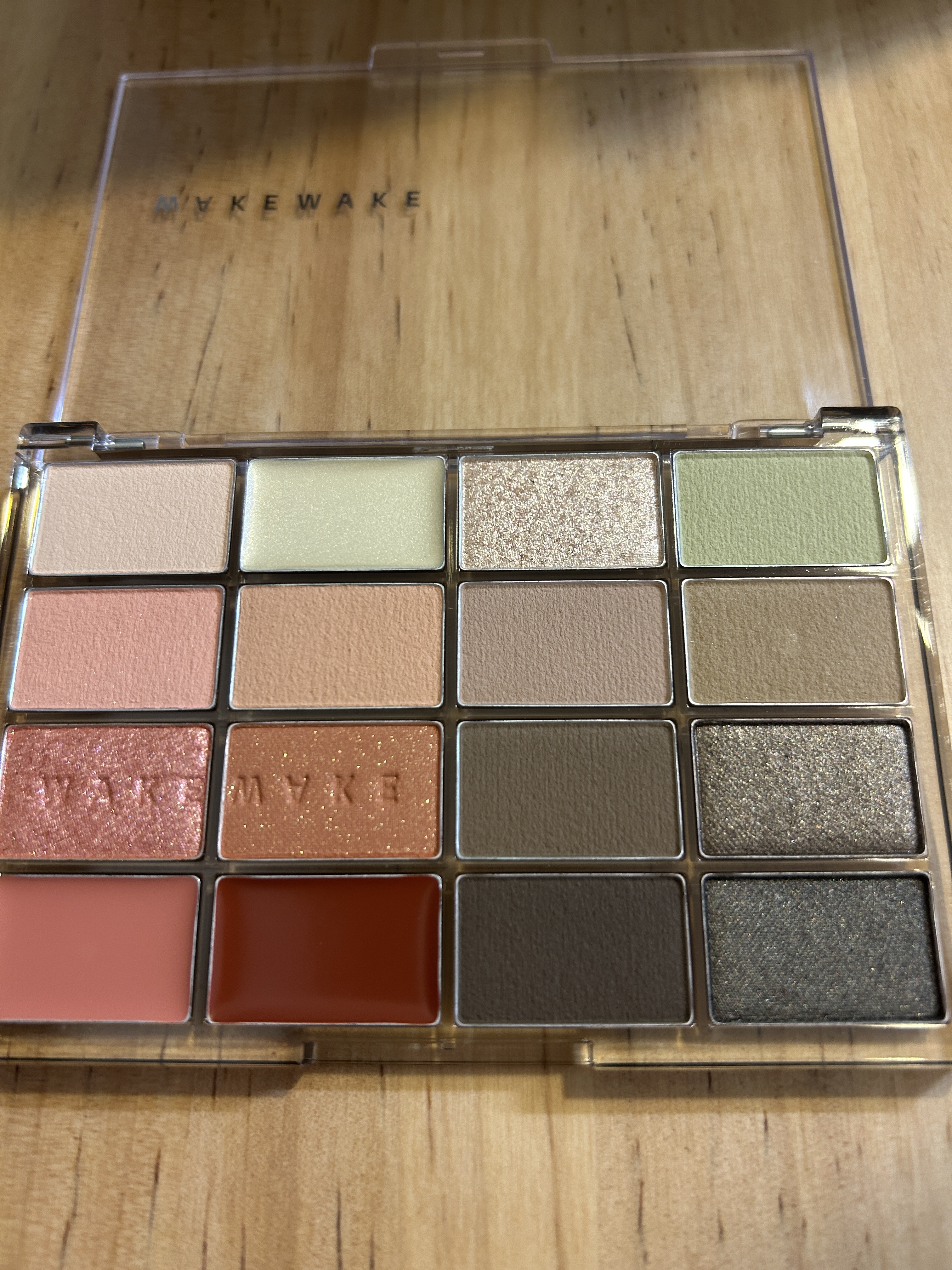 ソフトブラーリングアイパレット/wakemake/アイシャドウパレットを使ったクチコミ（1枚目）