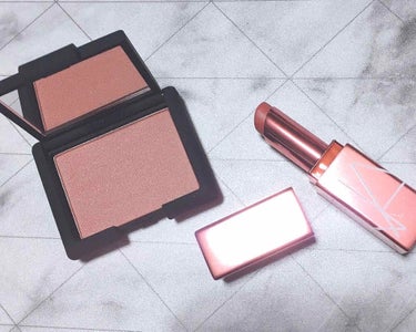 NARS ソフトコア ブラッシュ＆バームデュオのクチコミ「#nars﻿
#クリスマスコフレ2019﻿
#ソフトコアブラッシュ&バームデュオ﻿
#5028.....」（1枚目）