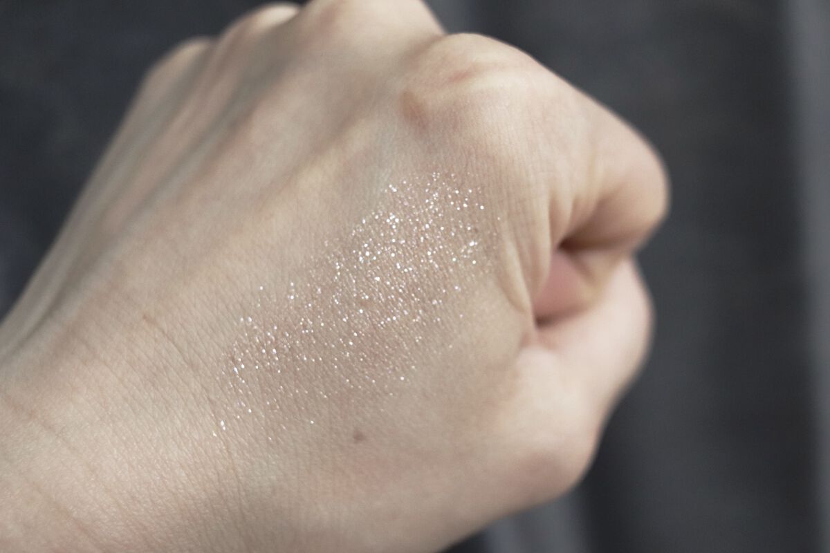 初めて買いましたが、
もっと早く買えば良かったと思いました！
キラキラしたラメ感が大好きです❤️
Mariageは単色で使っても可愛いし
他のアイシャドウにも合わせやすいです✨
