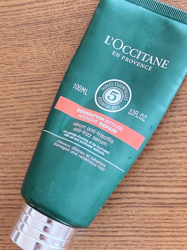 L'OCCITANE ファイブハーブス リペアリングヘアミルクセラムのクチコミ「◎乾いた髪に使うとなめらかにまとまり、濡れた髪に使うとサラサラ仕上がりに
◎軽いミルクテクスチ.....」（1枚目）