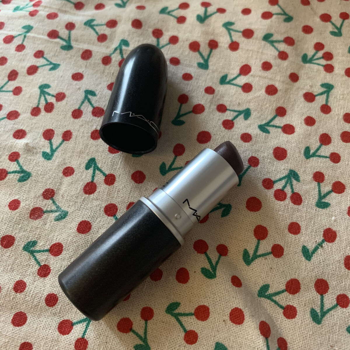 リップスティック フィルム ノアール（サテン）/M・A・C/口紅を使ったクチコミ（2枚目）