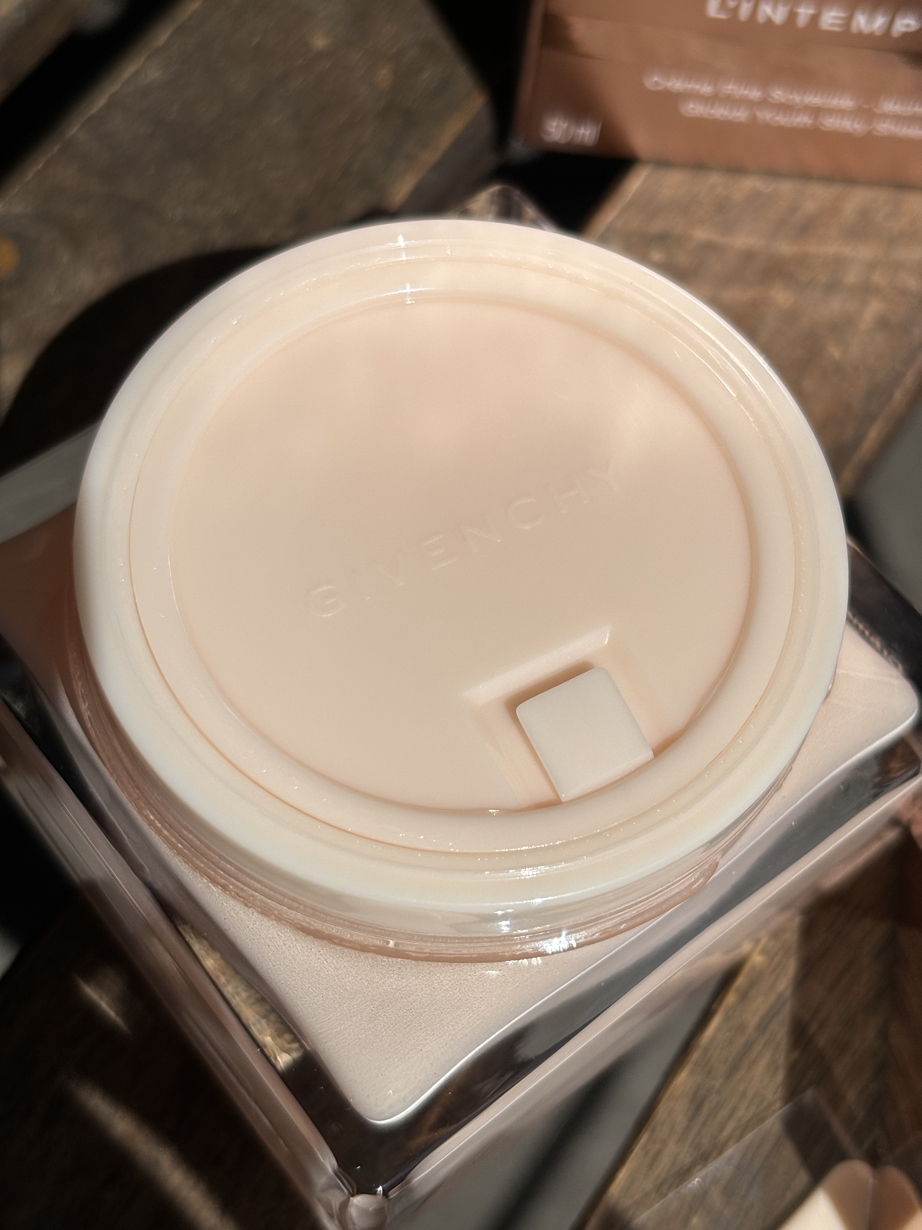 GIVENCHY ランタンポレル クリームのクチコミ「🩷️🩷️GIVENCHYランタンポレル クリーム🩷️🩷

こっくりなクリームだけどベタベタしな.....」（2枚目）