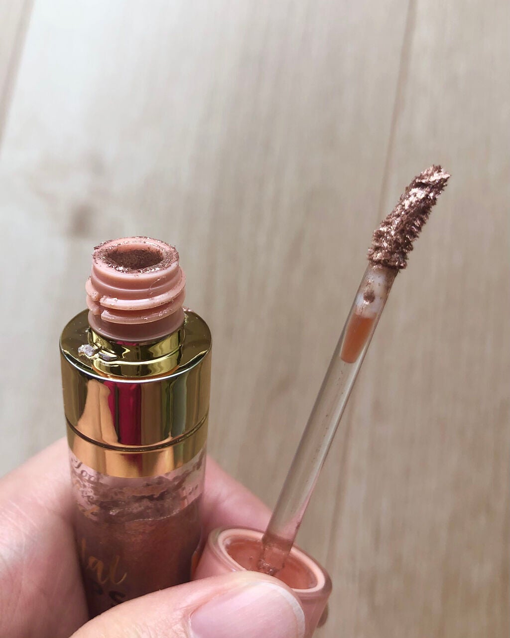 クリスタルホイップス ロングウェアリング シマ—リング アイシャドウ/Too Faced/リキッドアイシャドウを使ったクチコミ(4枚目)