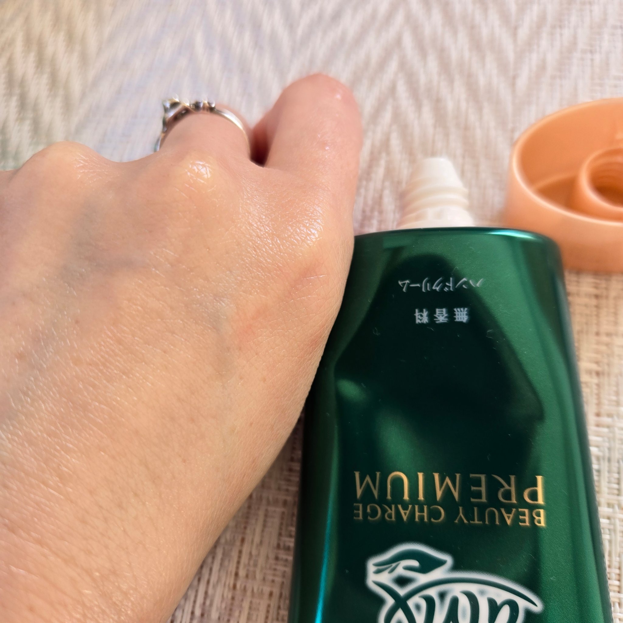 ビューティーチャージプレミアム 瞬間つや美肌 無香料/アトリックス/ハンドクリームを使ったクチコミ（3枚目）