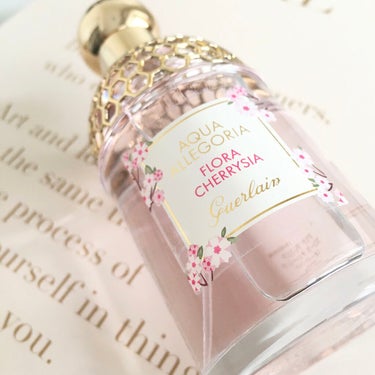 ウォータリーで瑞々しい桜の香り。


GUERLAIN
アクア アレゴリア フローラ チェリージア


トップ:すいか、ベルガモット
ミドル:桜、梨、ローズ
ラスト:ムスク、バイオレット、ウッディノート