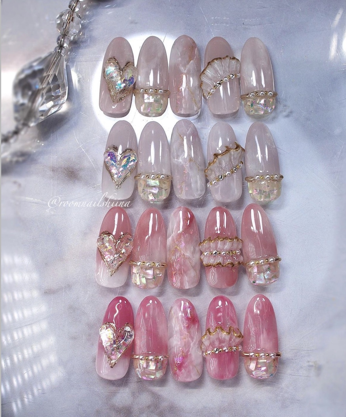 12/19 20:00- @reagel.nail 新発売
上からS046-S049
天然石ポイントフリル縁069
⁡
ハート＆フリル
Nendo gelマルチクリア.ホワイト
⁡
素敵な天然石デザインを沢山アップされている
@roomna