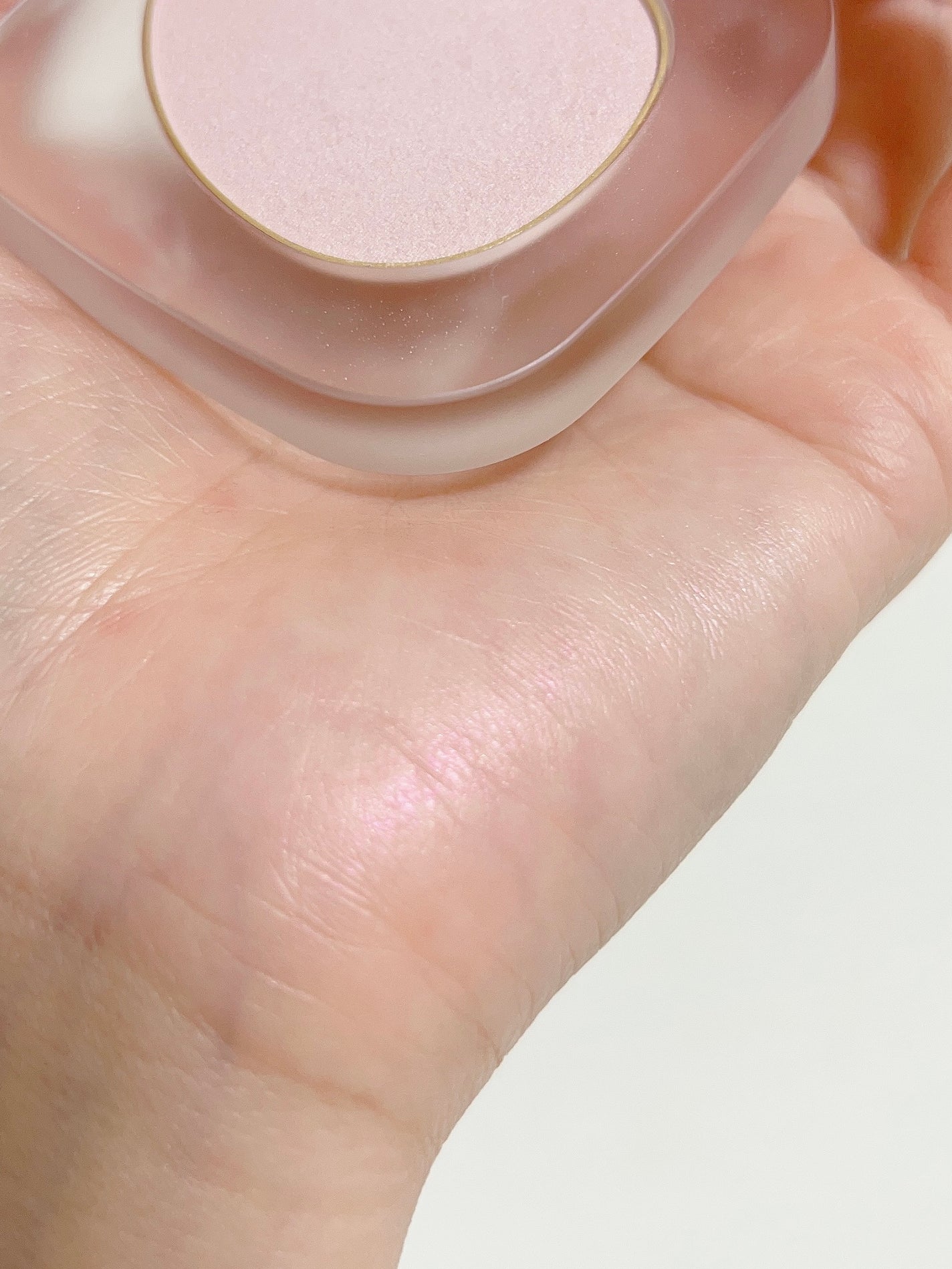 トーン ペタル フロート ブラッシュ/to/one/パウダーチークを使ったクチコミ(3枚目)