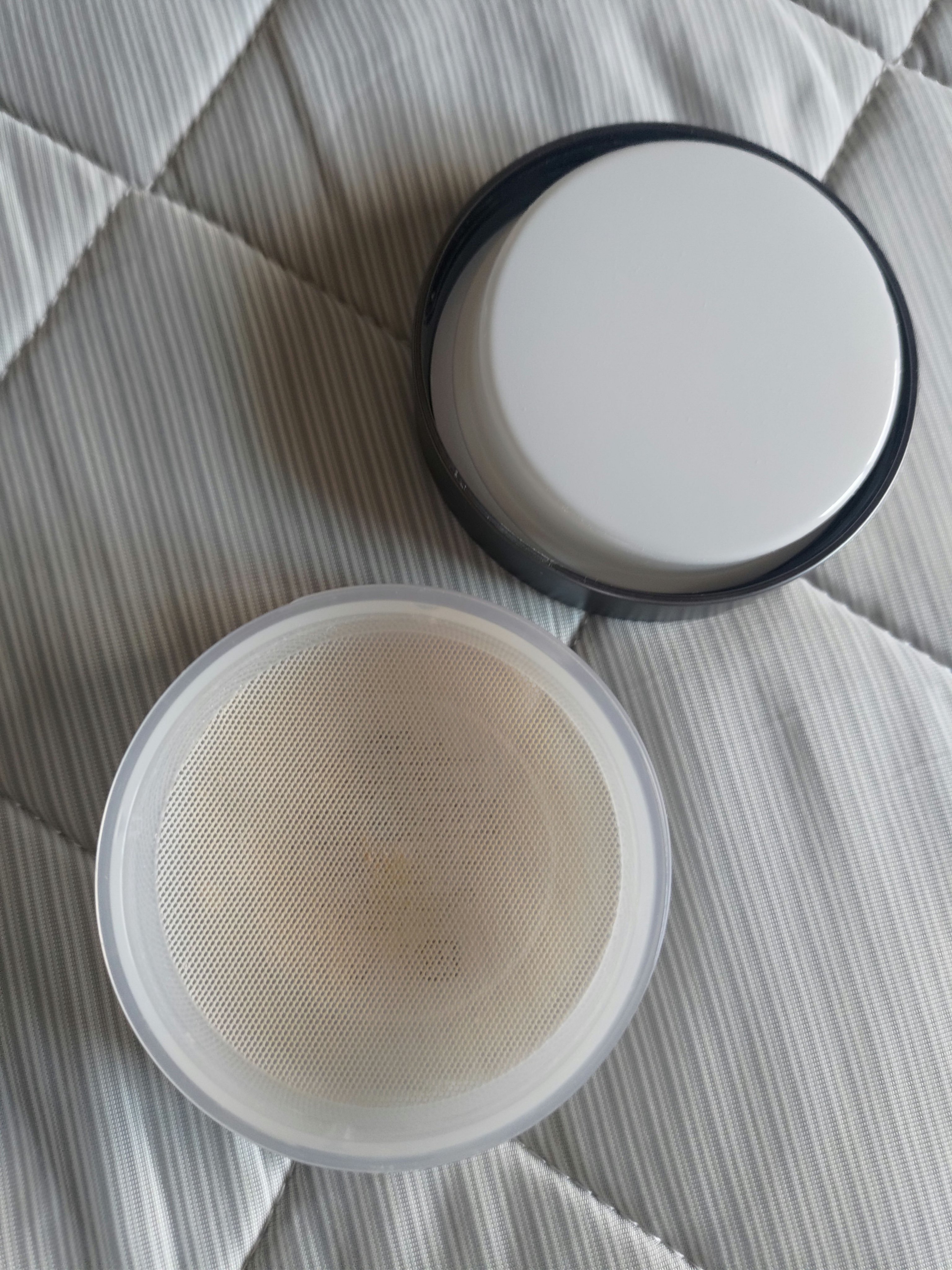 アドバンスドエシリアルスムースオペレーター ルースパウダー 01 スムースマット/THREE/ルースパウダーを使ったクチコミ（3枚目）