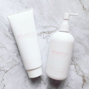 Kylie Skin Coconut Body Lotion/Kylie Cosmetics/ボディローションを使ったクチコミ（2枚目）