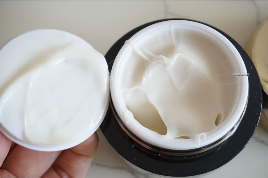 ベラ アルティメットエージ ネッククリーム/VELLA/フェイスクリームを使ったクチコミ（2枚目）