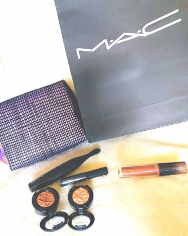 MAC/スターリーアイドキット
スモーキー

MAC/リップガラス
カウンティング スターズ

#クリスマスコフレ 2019 
#ホリデーコレクション 
#MAC ホリデー 