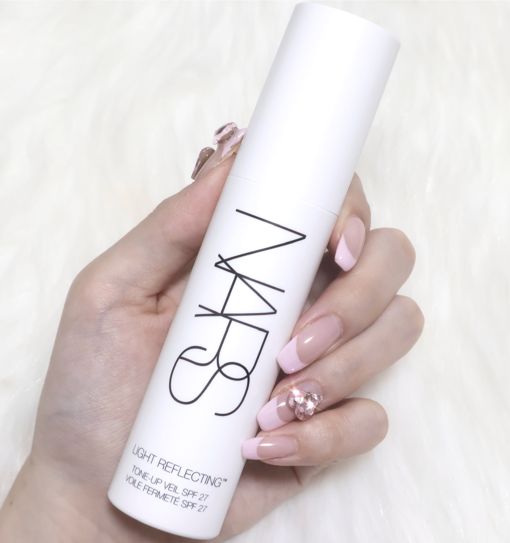 NARS ライトリフレクティング　トーンアップヴェールのクチコミ「NARSの新作下地、ライトリフレクティングトーンアップヴェールは名前の通り一枚明るいフィルター.....」（1枚目）