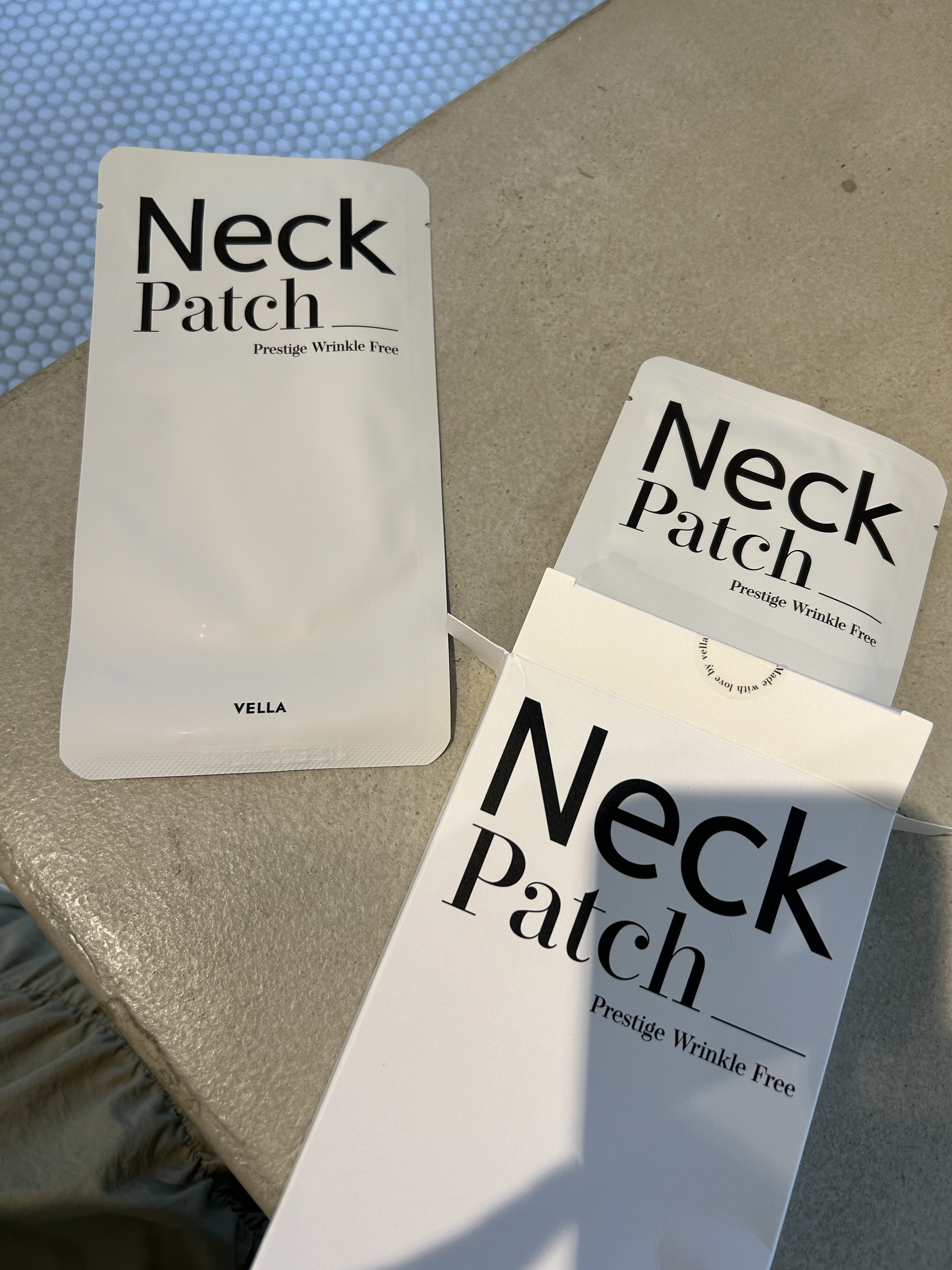 🤍VELLA🤍
✔ VELLA NECK PATCH🍃


┈┈┈┈┈┈┈┈┈┈┈┈┈┈┈┈┈┈┈┈

✅肌にフィットするネックパッチ
ハイドロゲルを使用しているため、通常のマスクとは異なり、肌にフィットするネックパッチ

✅首全体を