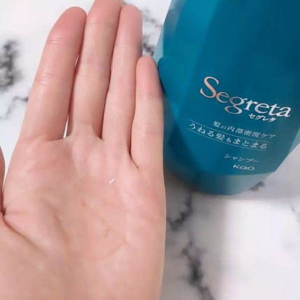 セグレタ シャンプー/コンディショナー うねる髪もまとまるのクチコミ「<セグレタ シャンプー・コンディショナー うねる髪もまとまる>を愛用中♪
肌のように、髪を合.....」(2枚目)